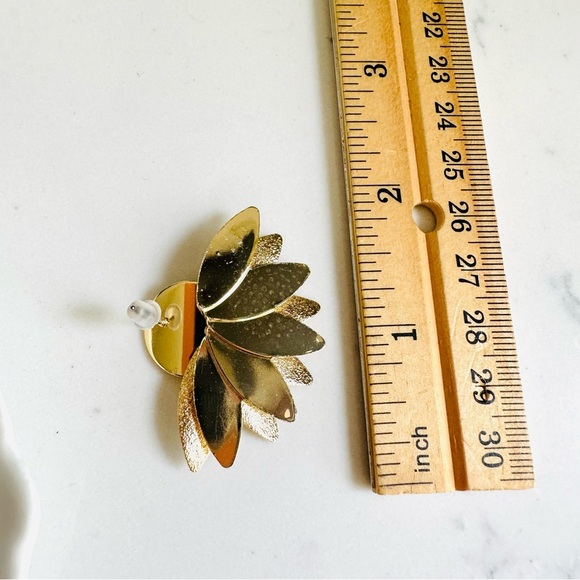 2/$30🌵 Gold Flower Petal Earrings Bohemian Sun Floral Sunburst Celestial NEW - Picture 12 of 13